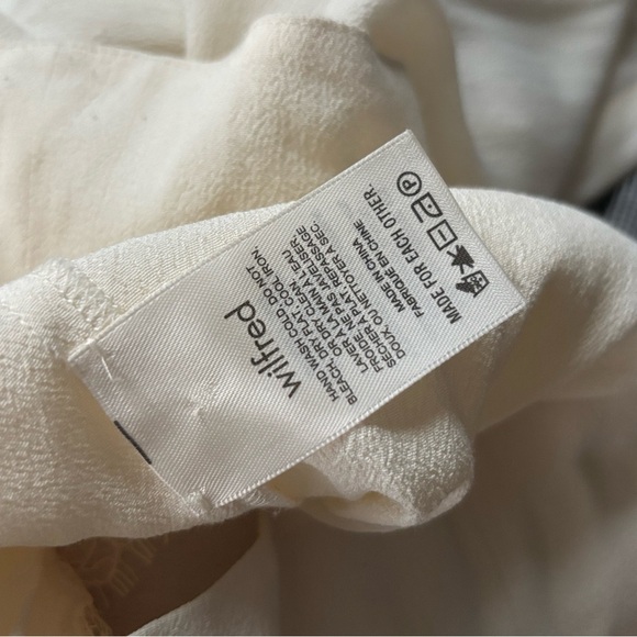 Aritzia Romance Me Blouse - Size XS - Picture 5 of 5